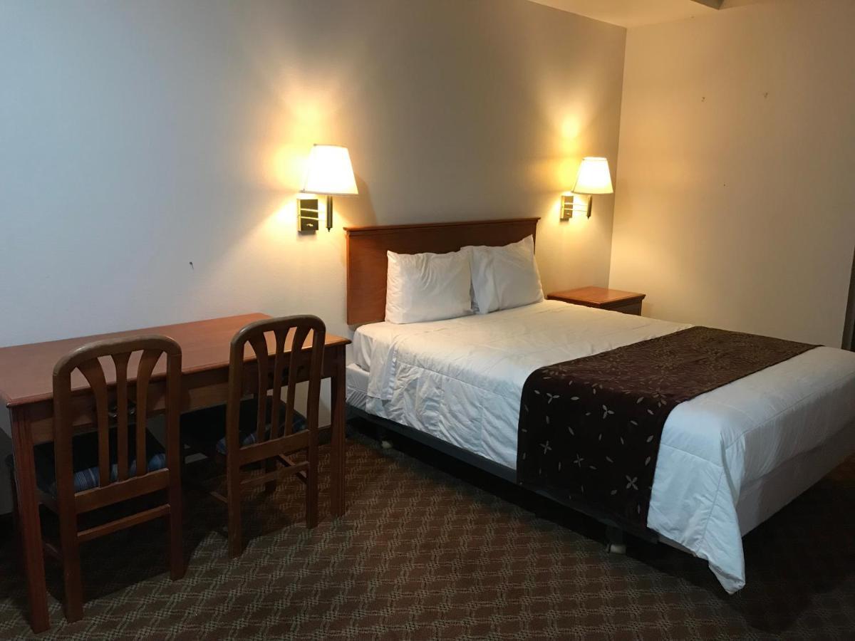 Woodburn Inn Extérieur photo