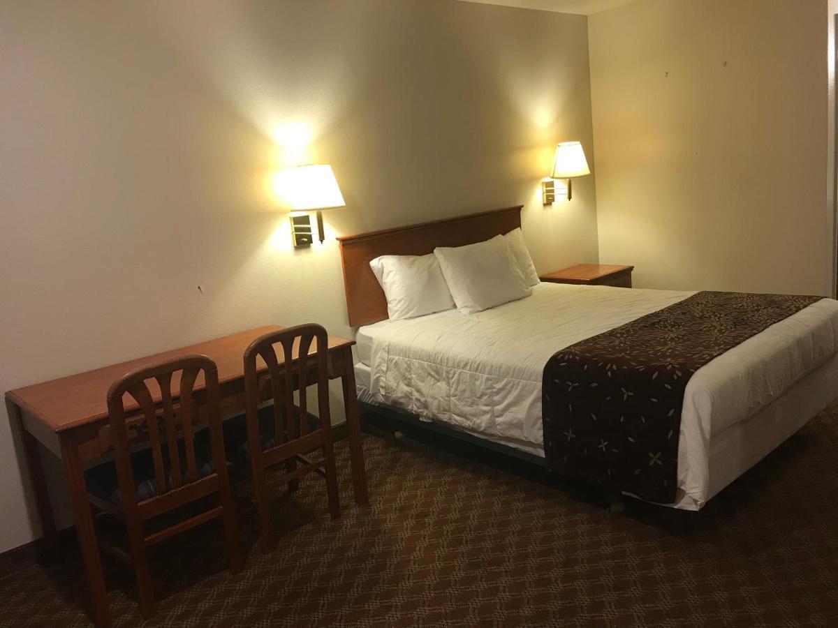 Woodburn Inn Extérieur photo