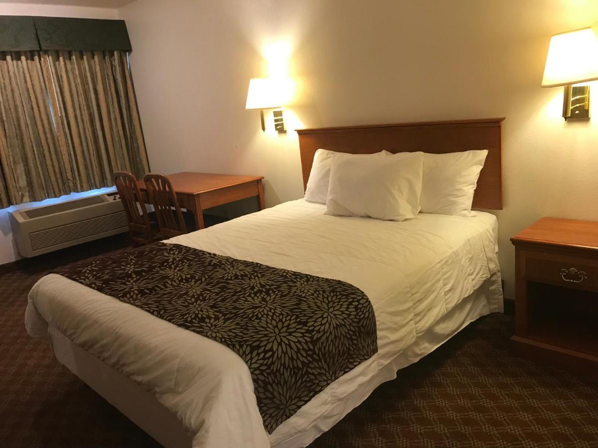 Woodburn Inn Extérieur photo