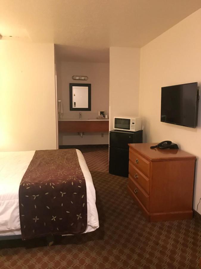 Woodburn Inn Extérieur photo